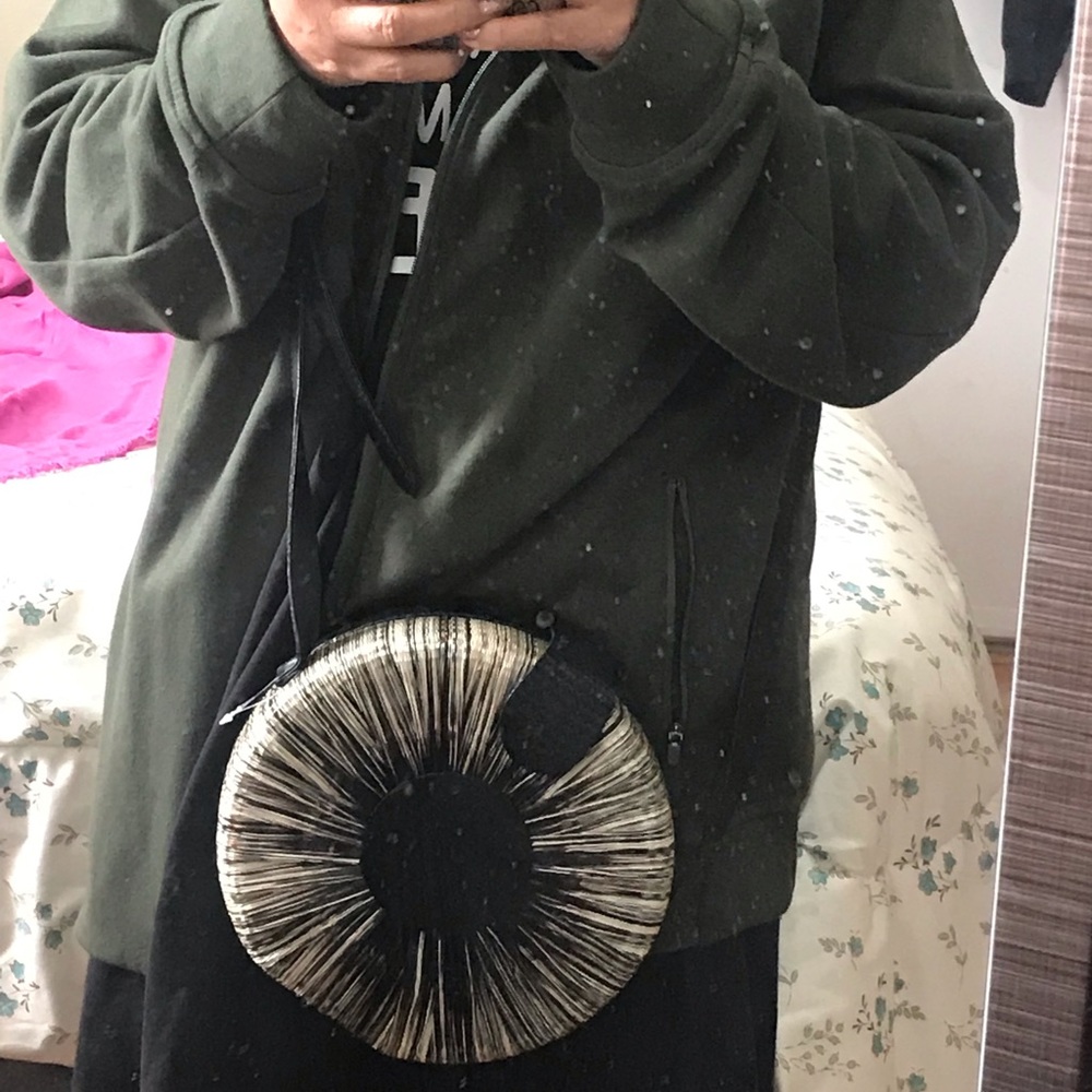 Unique round body bag (made of straw rattan) weave - Picture 5 of 6